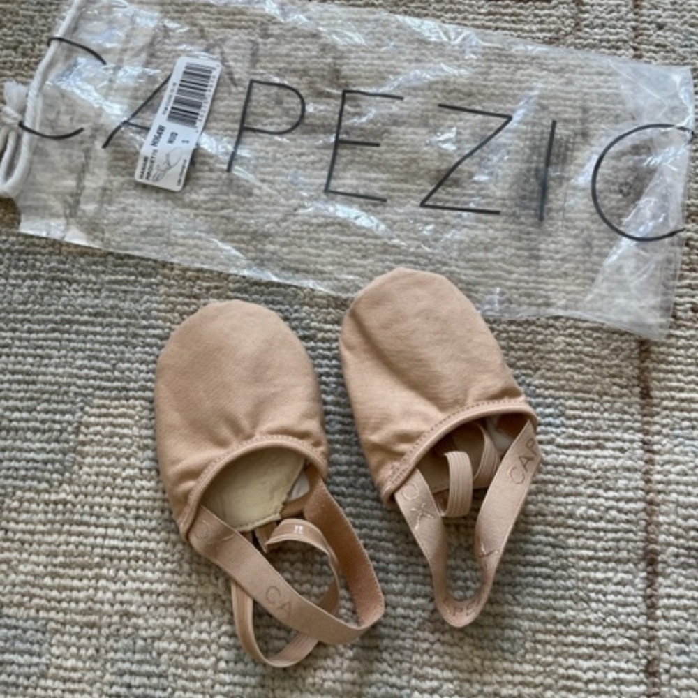 BRAND NEW Capezio Hanami Pirouette Shoes